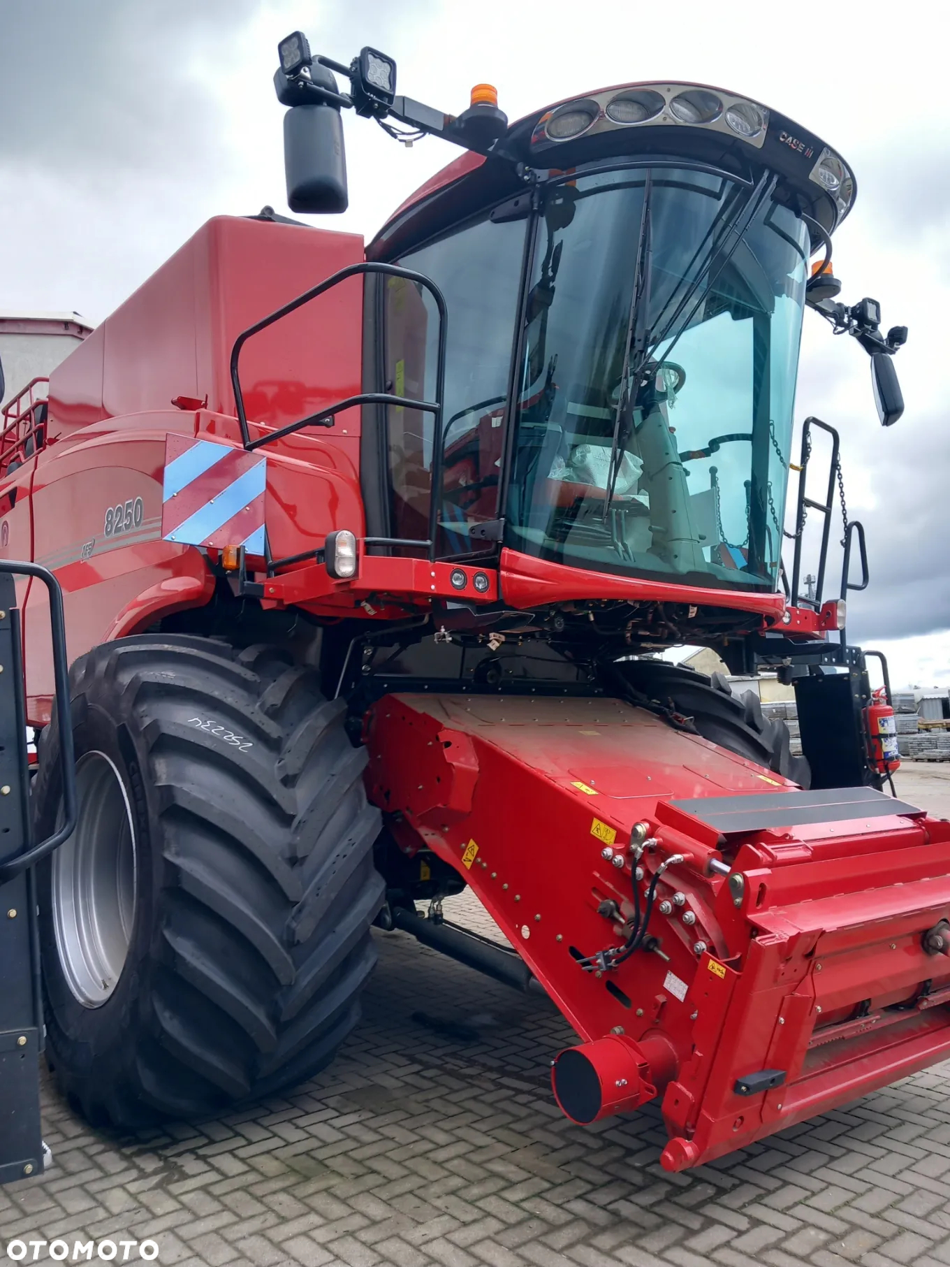 Case IH Axial-Flow 8250 - 16