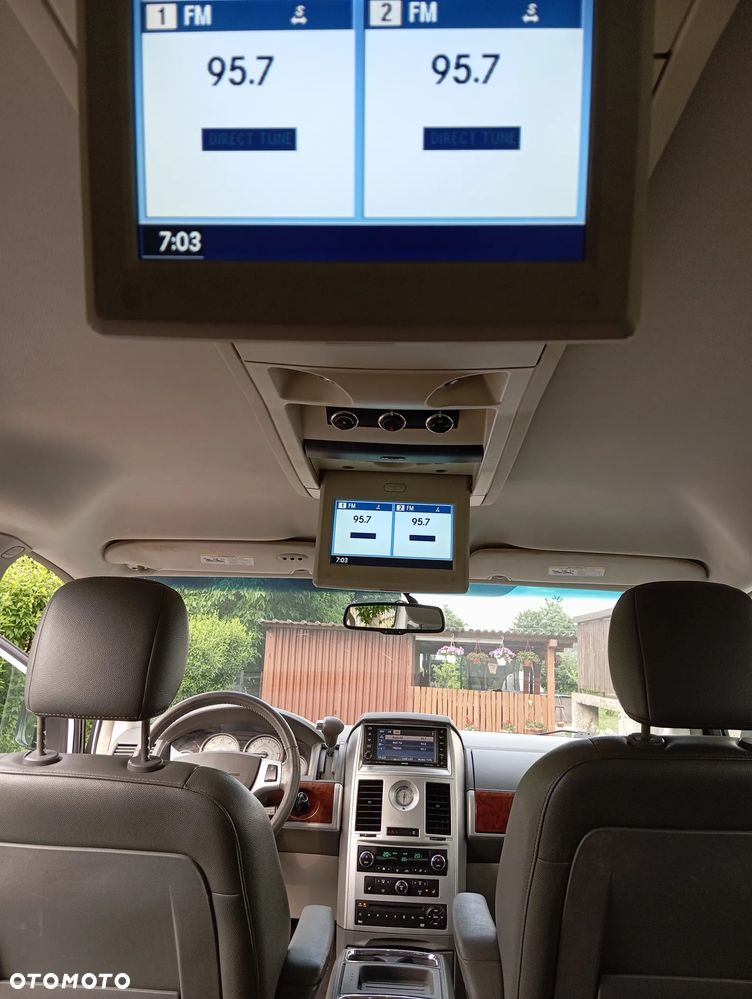 Chrysler Town & Country - 9