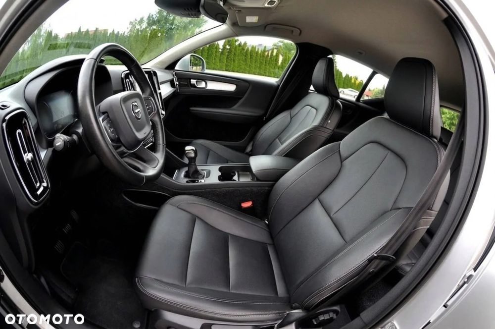 Volvo XC 40 T3 Momentum Pro - 17