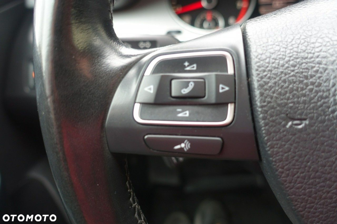 Volkswagen Passat - 21