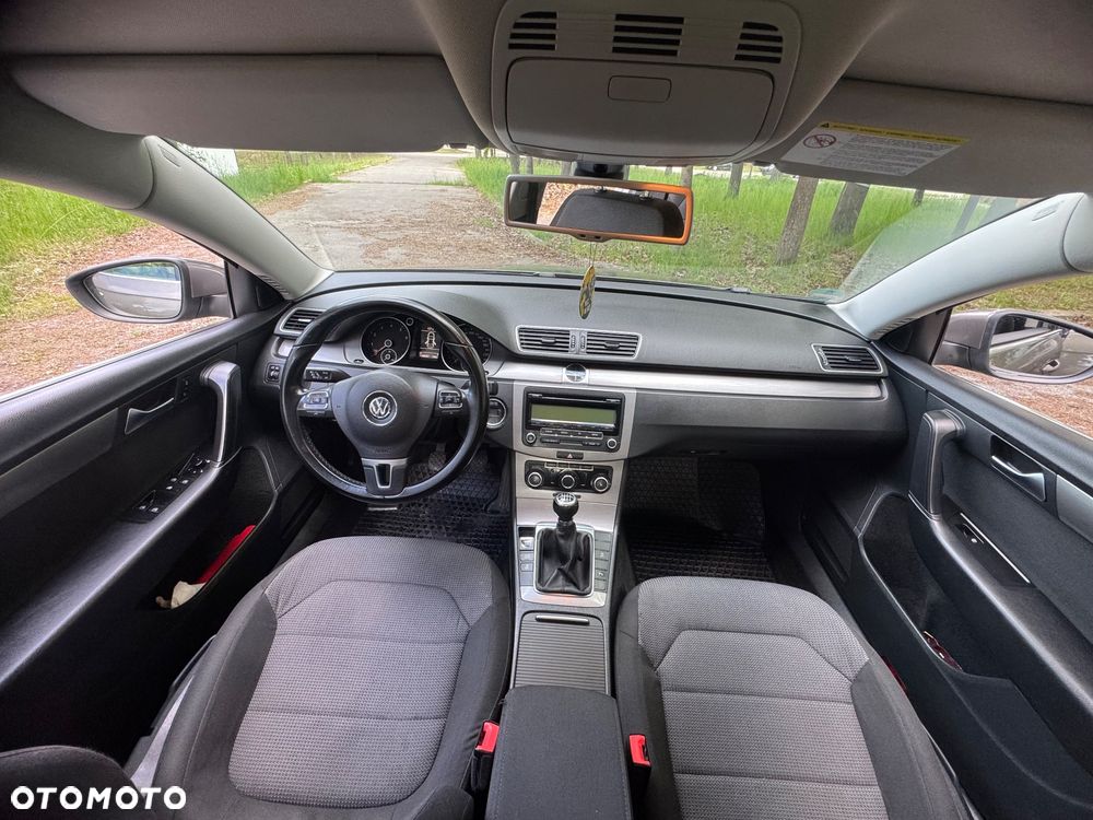 Volkswagen Passat - 13