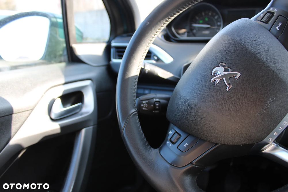 Peugeot 2008 1.2 Pure Tech Style - 10