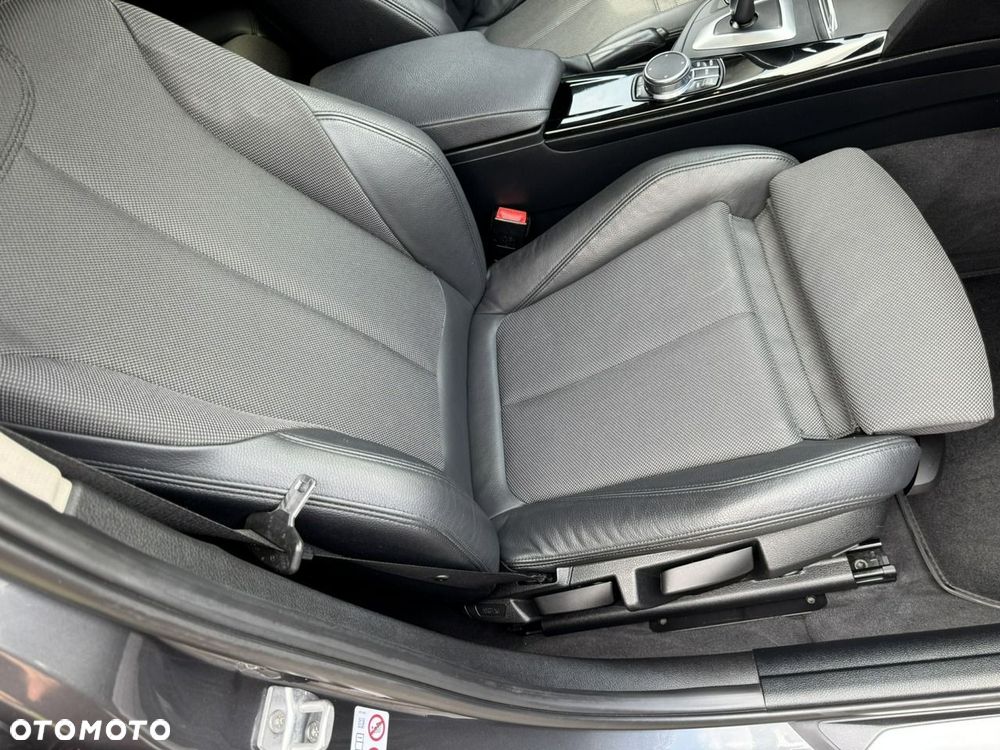 BMW Seria 3 320d Efficient Dynamics Edition Sport Line - 24