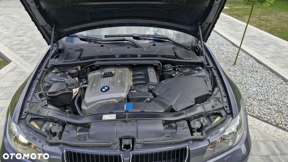 BMW Seria 3 325xi - 9