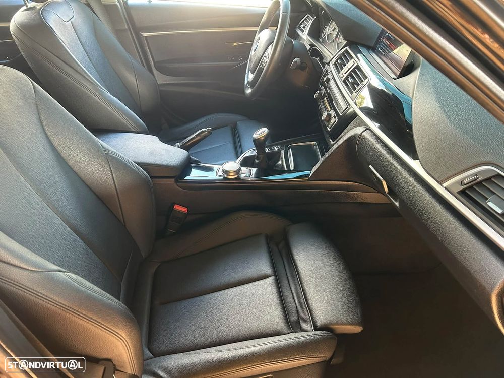 BMW 318 d Sport Line - 33