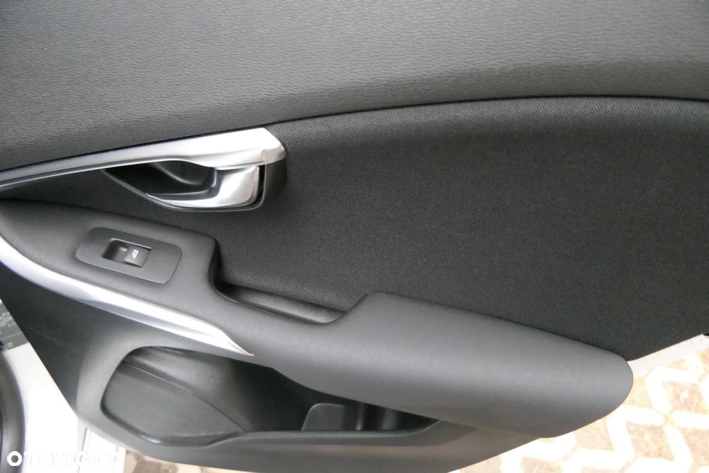 Volvo V40 T2 Drive-E Momentum - 24