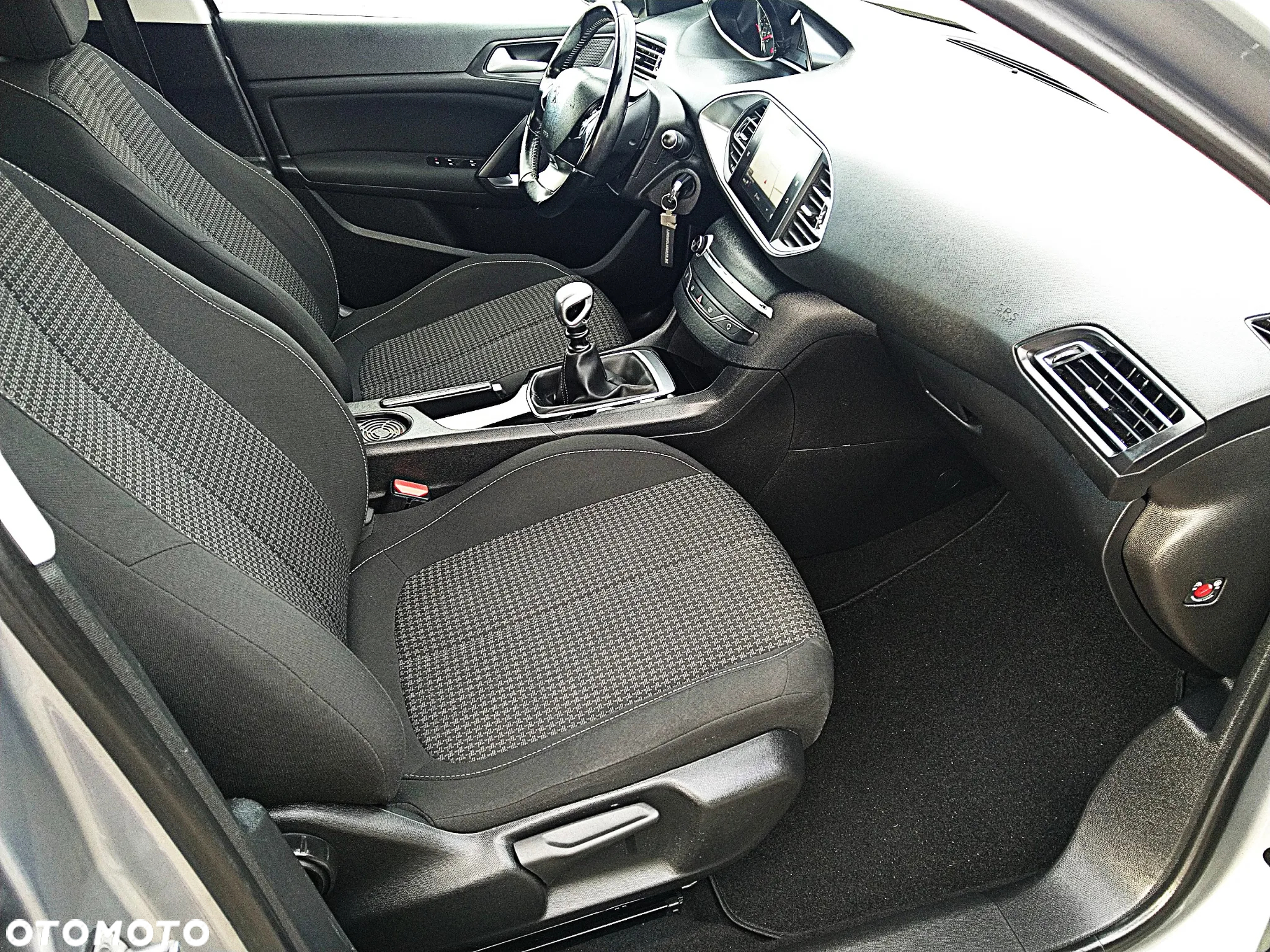 Peugeot 308 SW 1.6 BlueHDi Allure S&S - 18