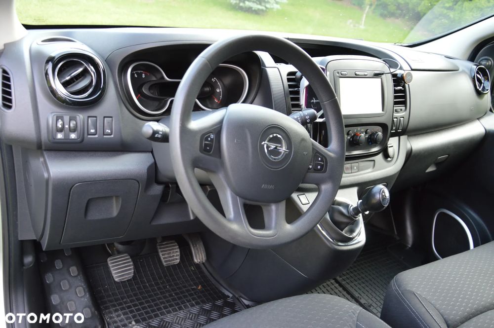 Opel Vivaro L2H1 2,9t Elegance Business - 17