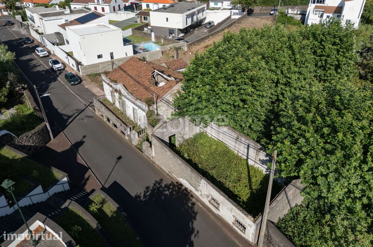 Terreno Urbano com Duas Frentes e Ruína nas Capelas - Grande imagem: 5/15