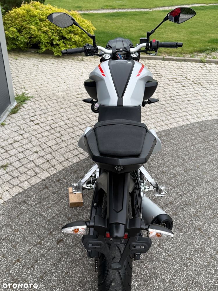 Yamaha MT - 16