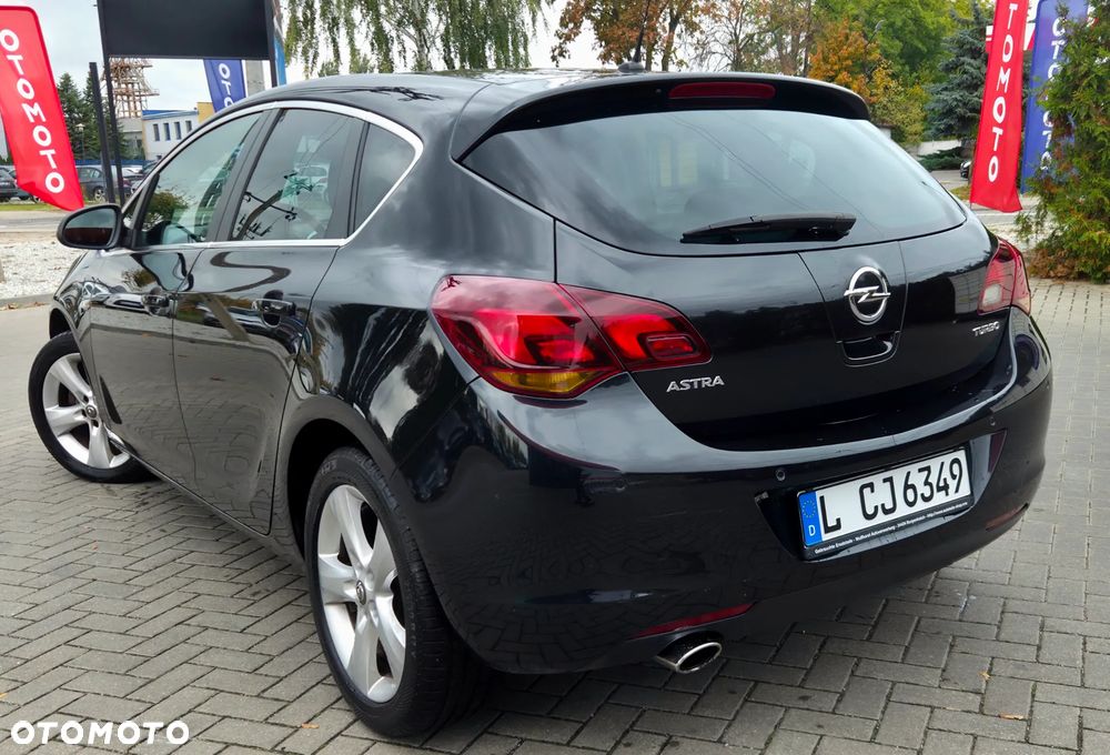 Opel Astra 2012