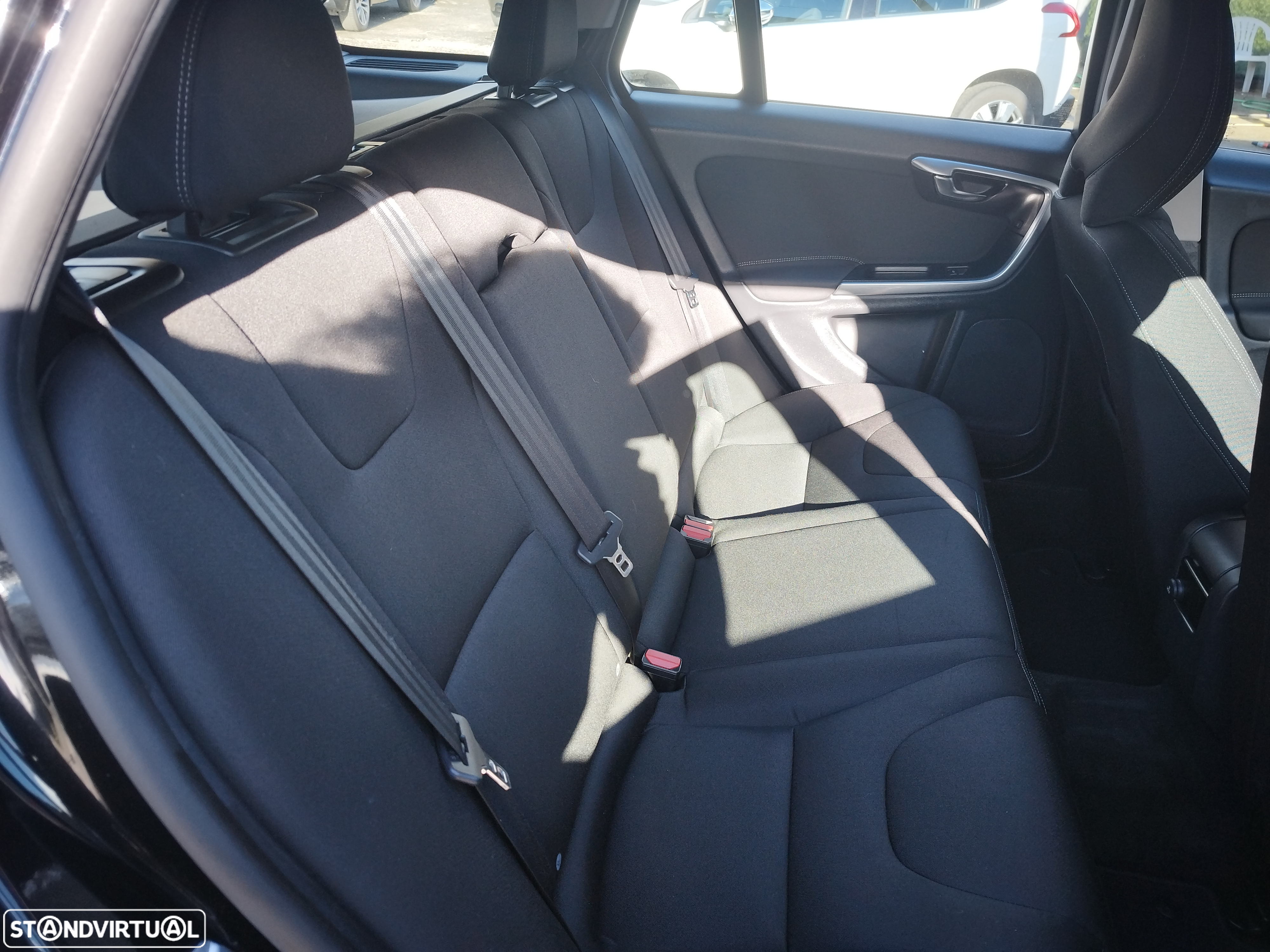 Volvo V60 D2 Momentum - 15