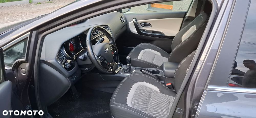 Kia Ceed - 12