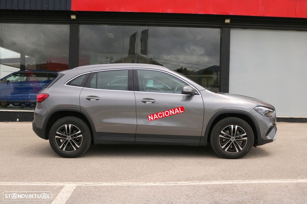 Mercedes-Benz GLA 180 - 11