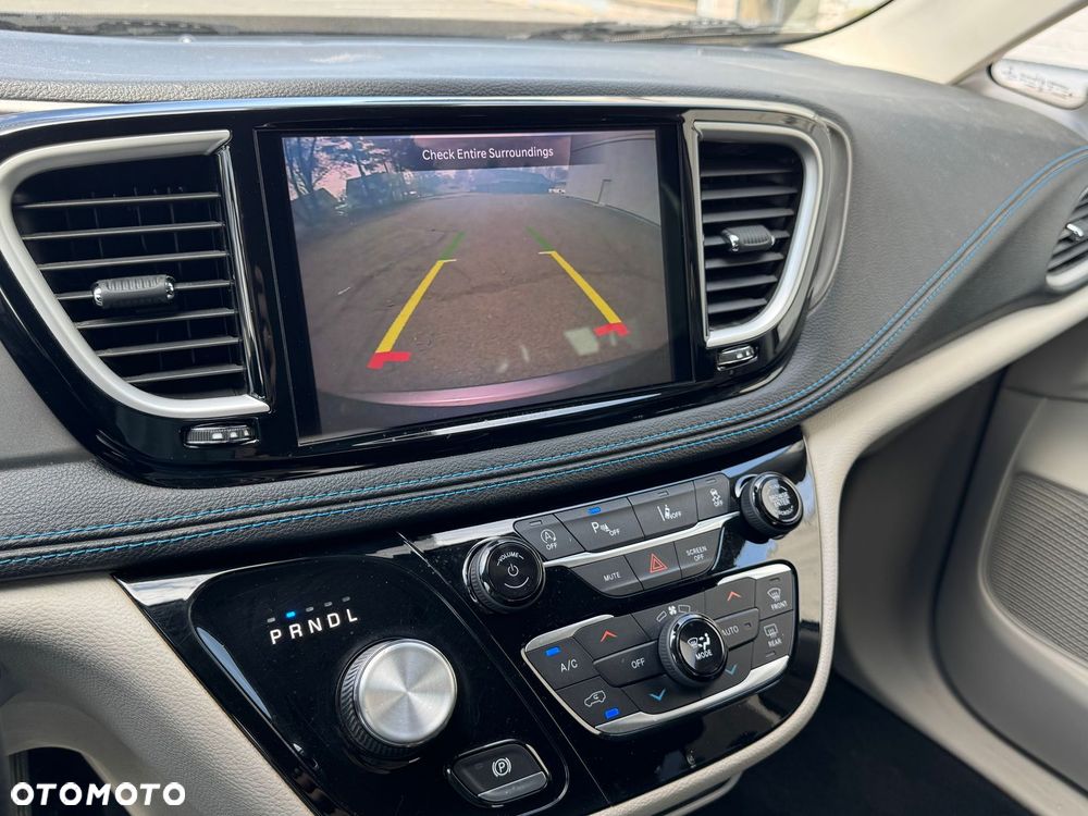 Chrysler Pacifica - 28