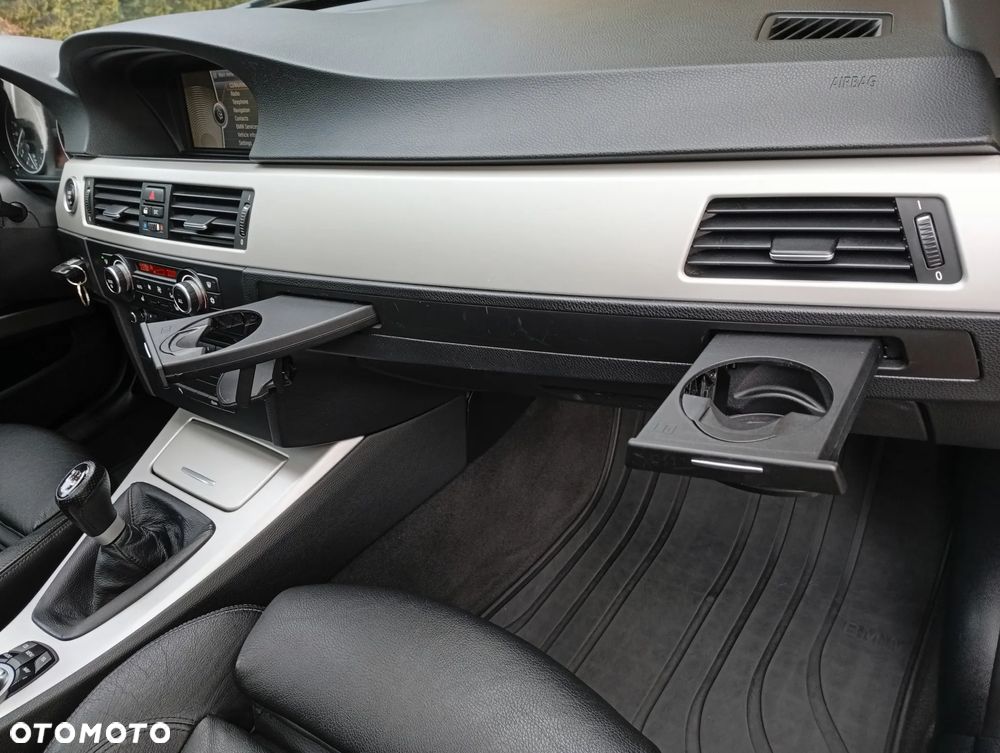 BMW Seria 3 320d DPF Edition Sport - 16