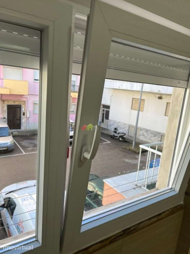 Apartamento T2 totalmente remodelado com 2 varandas - Grande imagem: 4/7
