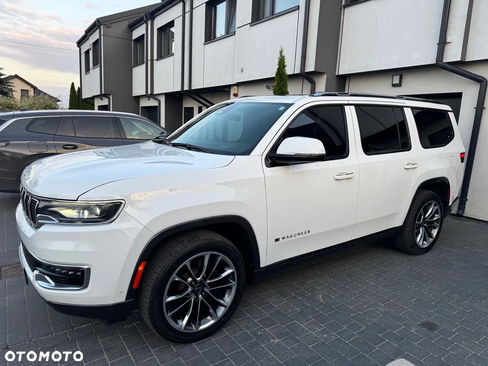 Jeep Wagoneer - 11