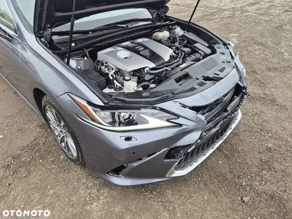 Lexus ES 300h Business Line - 34