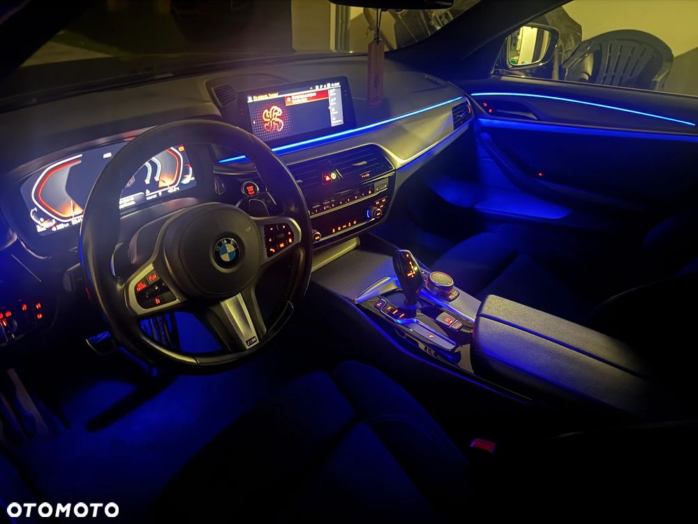 BMW Seria 5 520d M Sport - 9