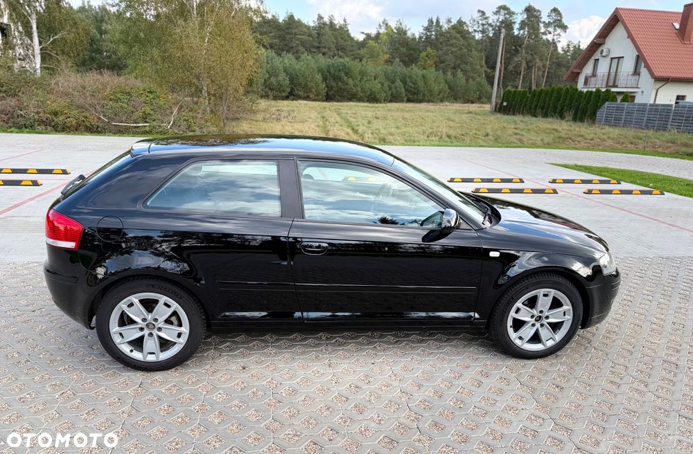 Audi A3 3-drzwiowe 1.6 FSI Ambition - 4