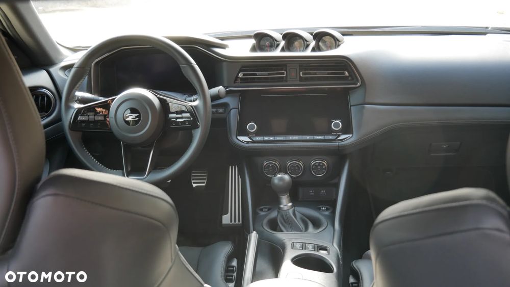 Nissan 400 Z - 12