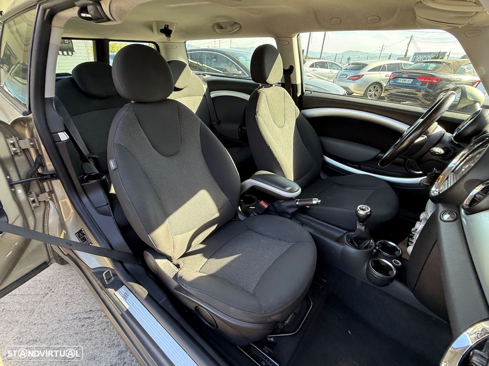 MINI Clubman Cooper D - 15