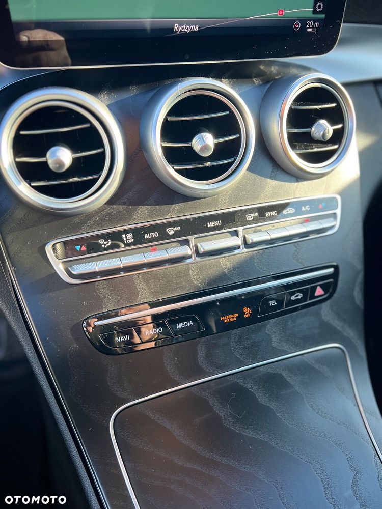 Mercedes-Benz Klasa C 200 4Matic 9G-TRONIC Edition 19 - 29