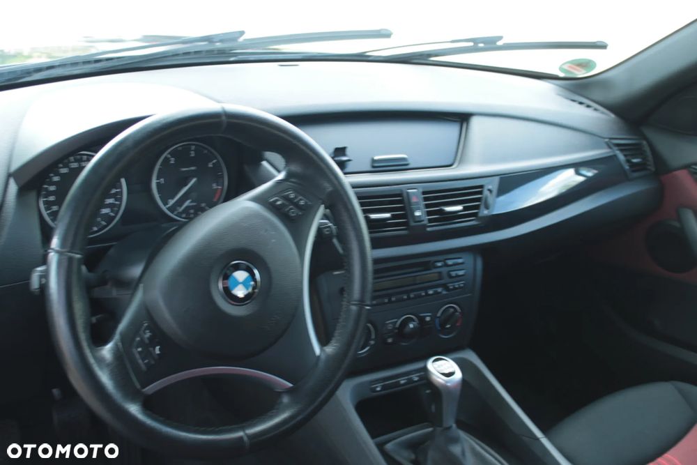 BMW X1 sDrive18d xLine - 13
