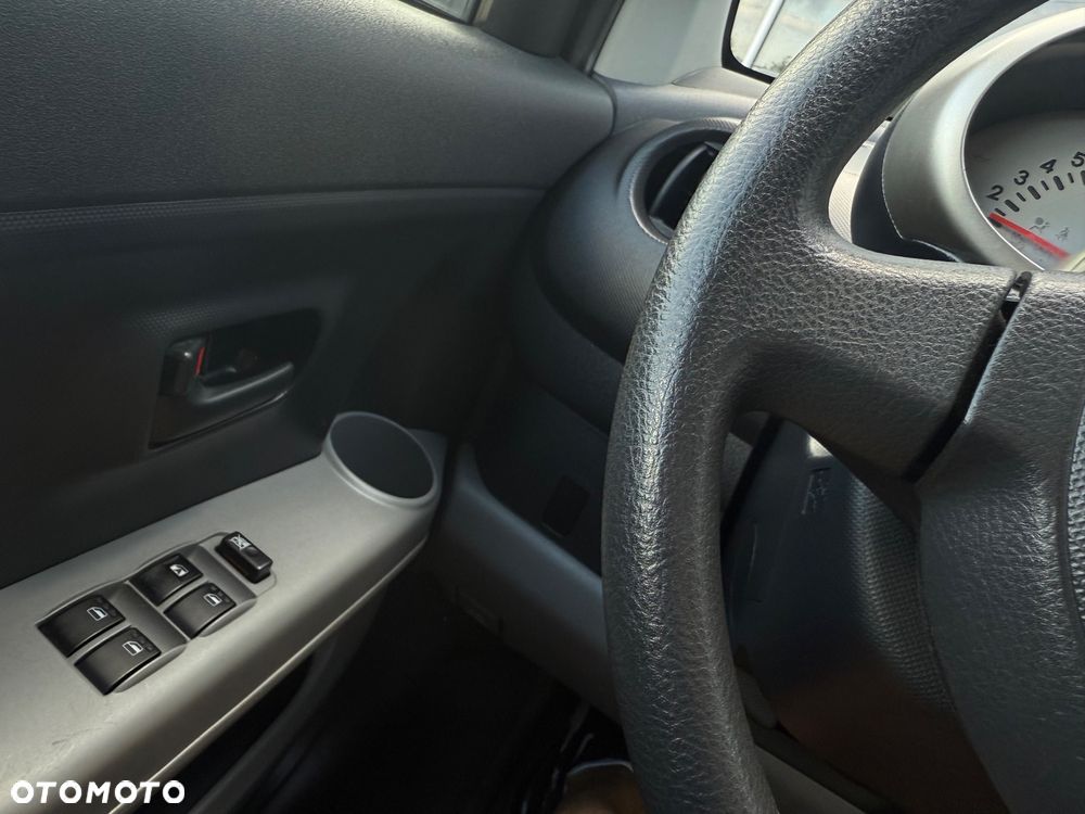 Daihatsu Sirion 1.0 - 7