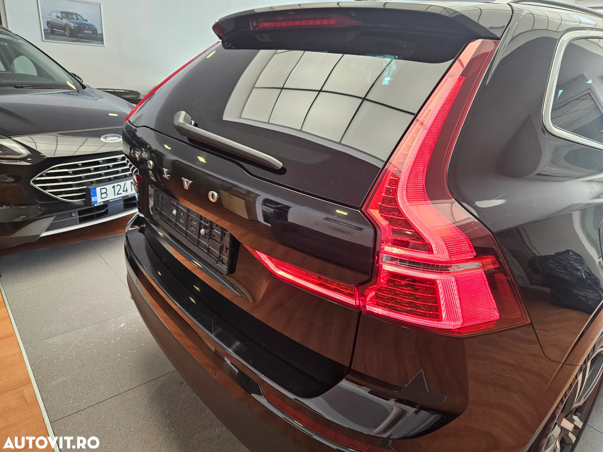 Volvo XC 60 B4 MHEV AT8 FWD Momentum Pro - 30