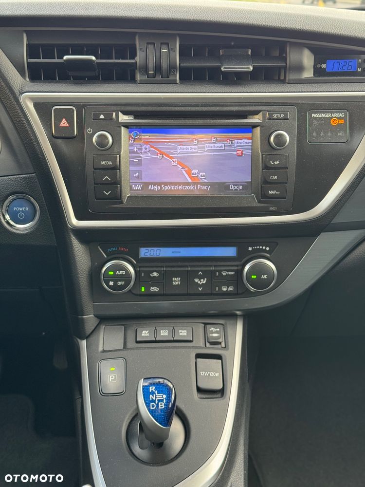 Toyota Auris 1.8 HSD Luna - 19