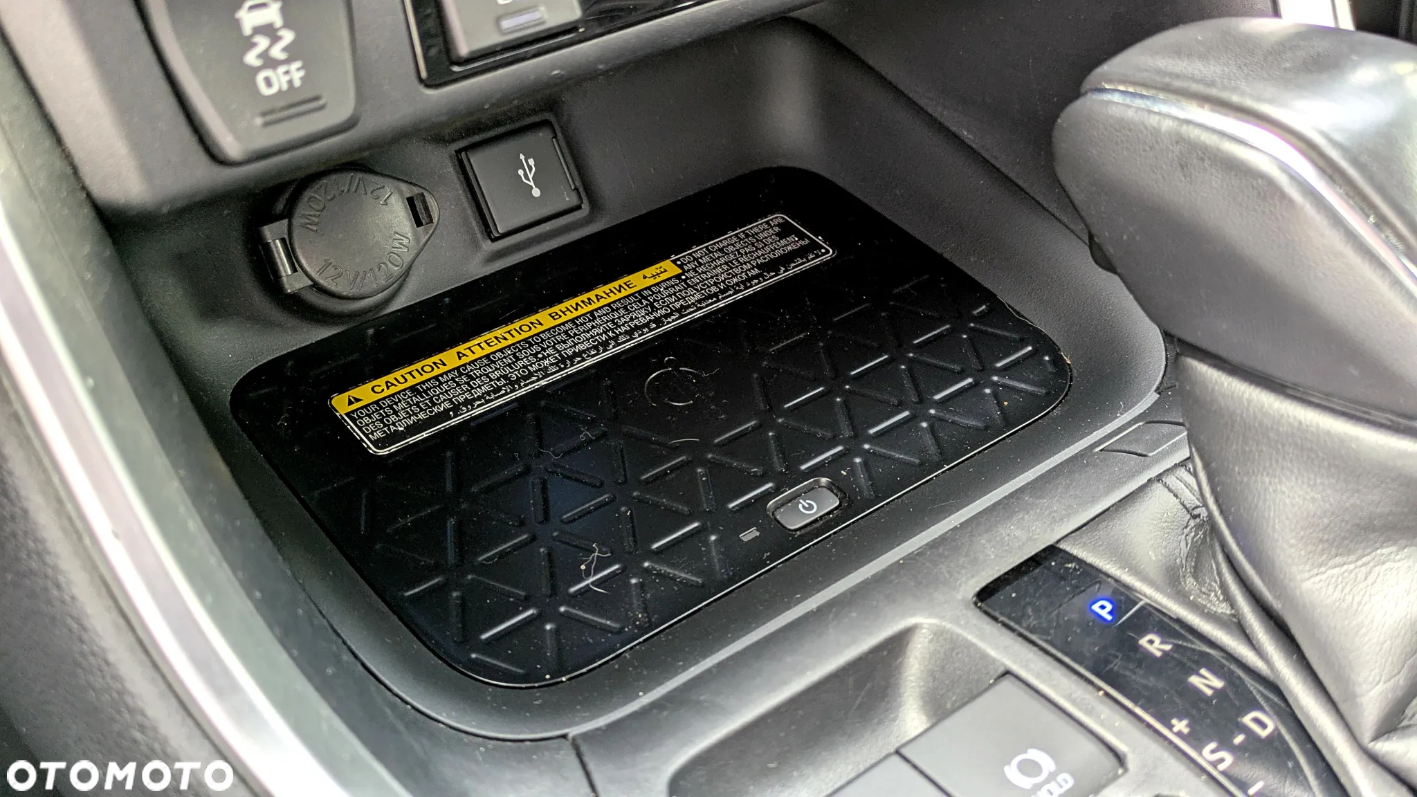 Toyota RAV4 2.5 Hybrid Black Edition by JBL 4x4 - 16