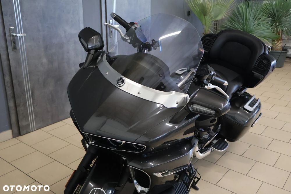 Yamaha Venture - 5