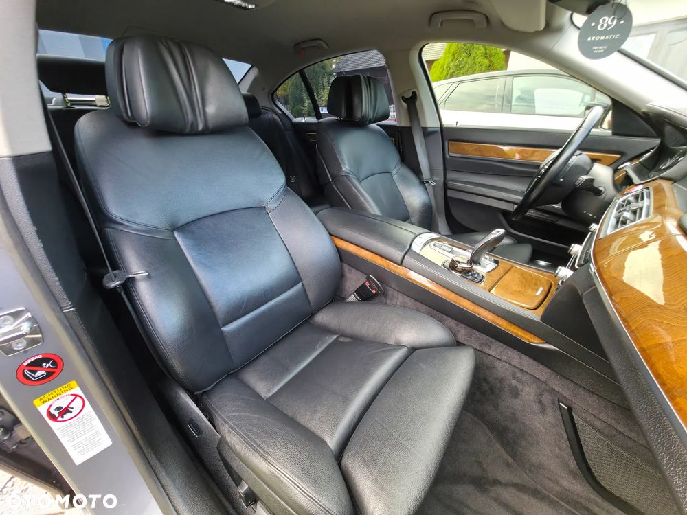 BMW Seria 7 740i - 24