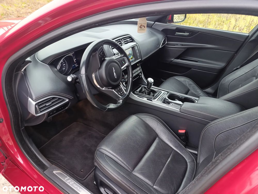 Jaguar XE 20d R-Sport - 11