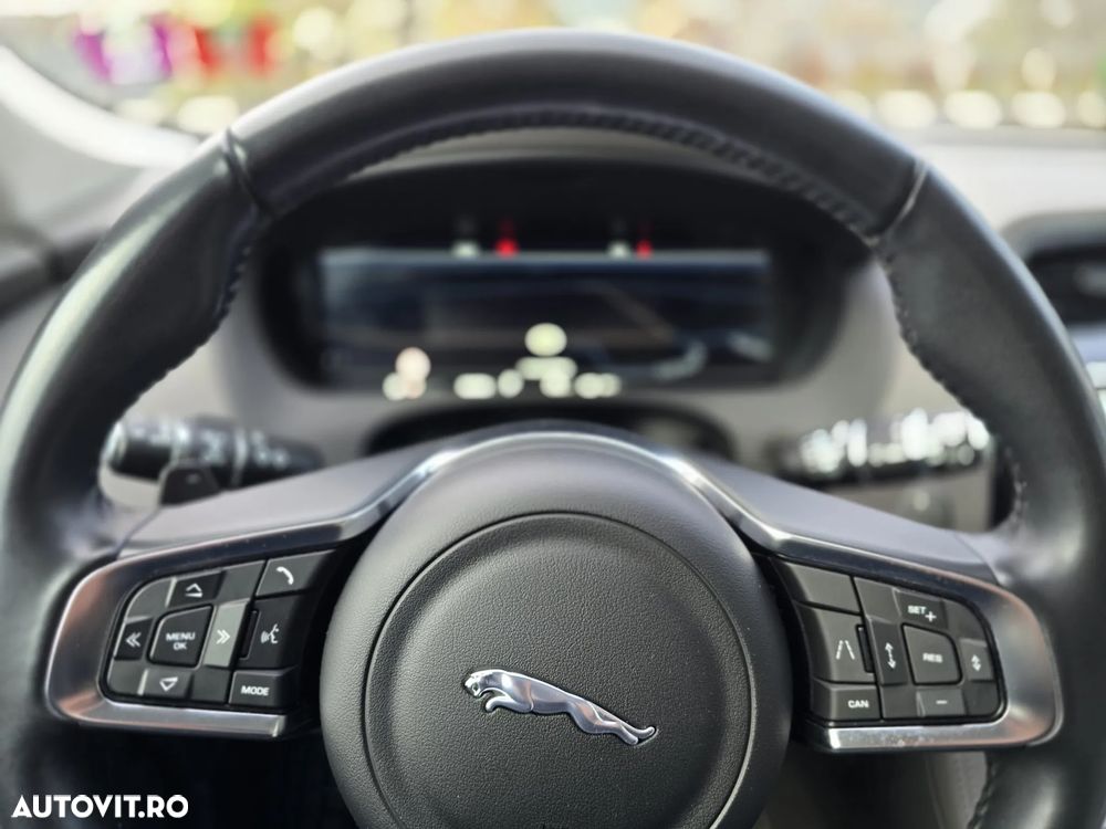 Jaguar F-Pace 30t AWD Portfolio - 11