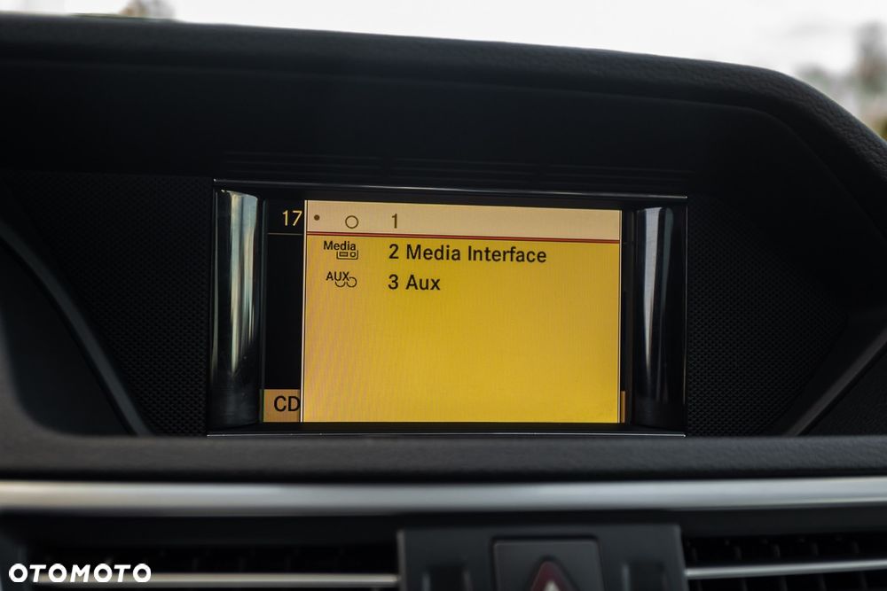 Mercedes-Benz Klasa E 220 CDI DPF BlueEFFICIENCY 7G-TRONIC Avantgarde - 33