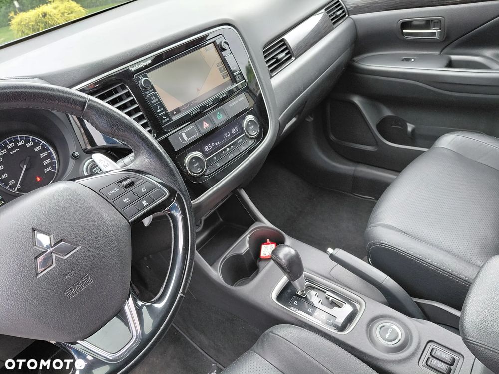 Mitsubishi Outlander 2.0 Instyle SDA 4WD CVT - 17
