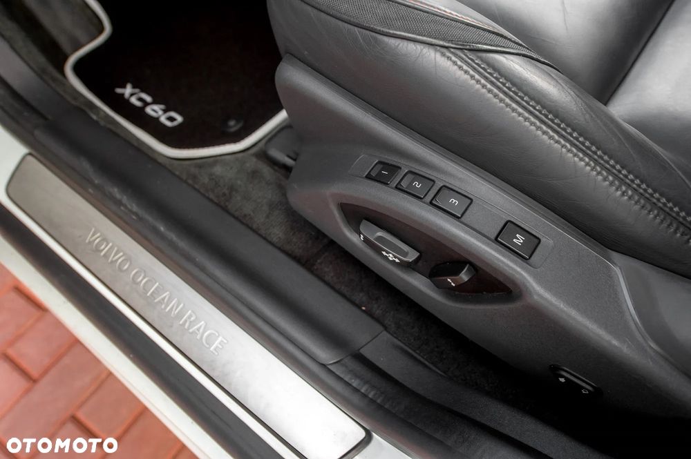 Volvo XC 60 D5 AWD Geartronic Ocean Race - 26