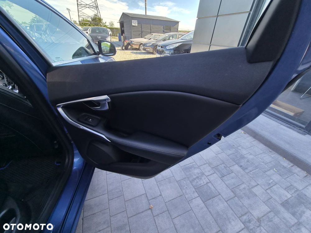 Volvo V40 T3 Geartronic RDesign - 28