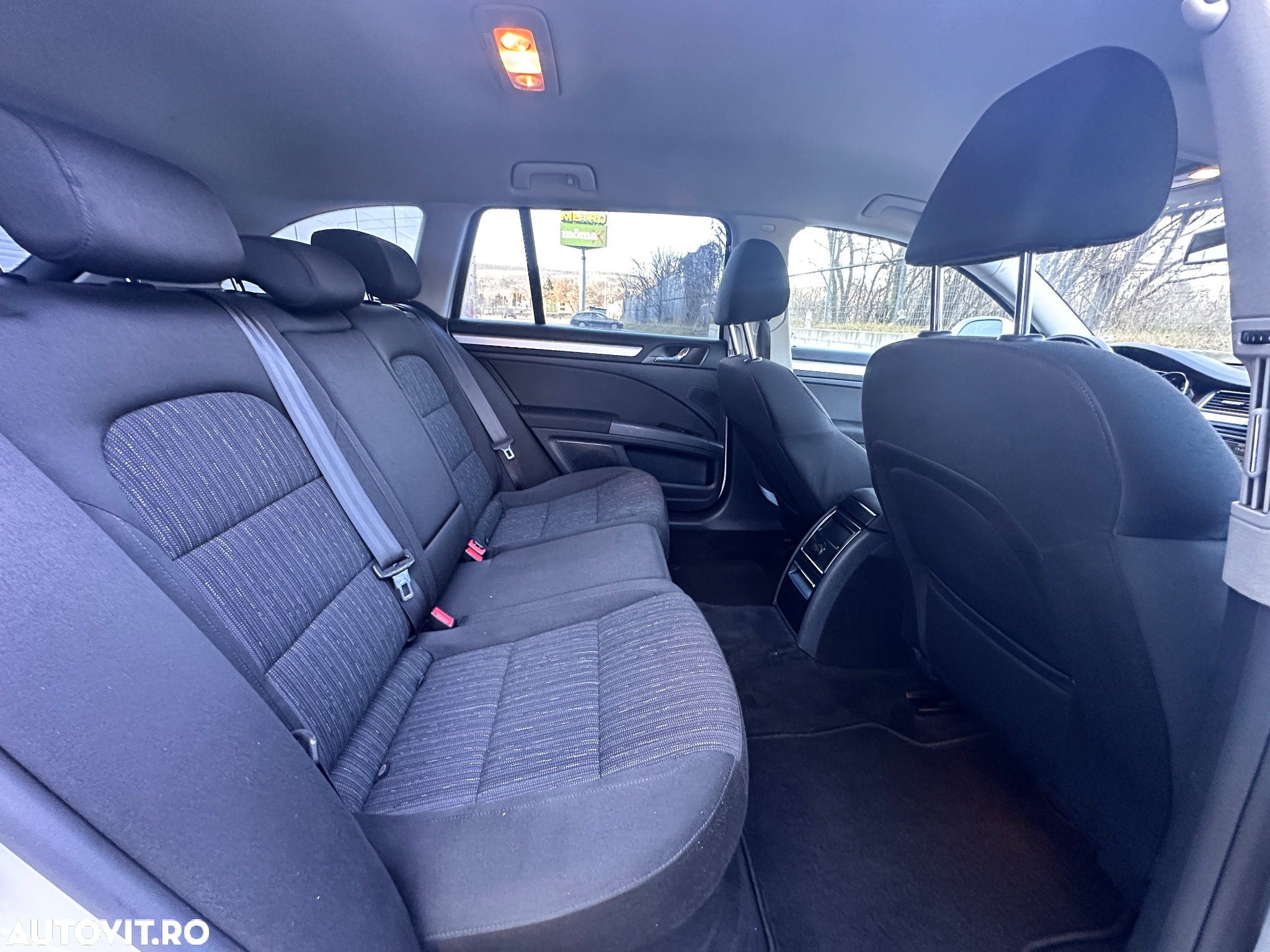 Skoda Superb Combi 2.0 TDI DSG Ambition - 28