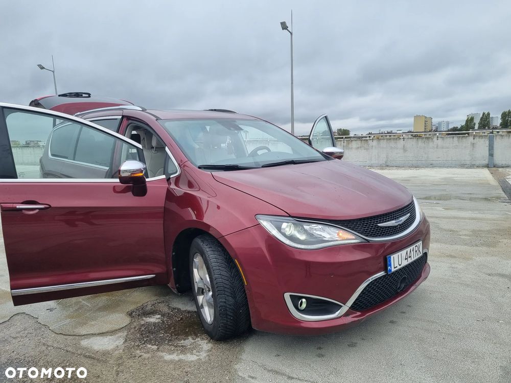 Chrysler Pacifica - 3