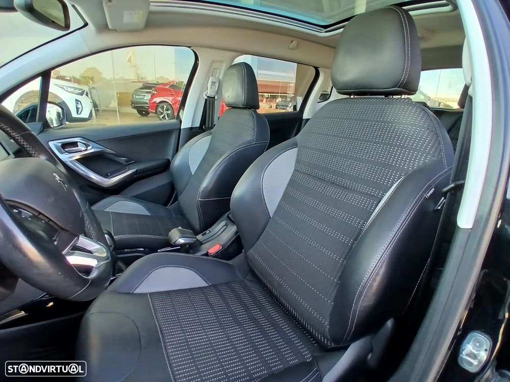 Peugeot 2008 1.2 PureTech Allure - 17