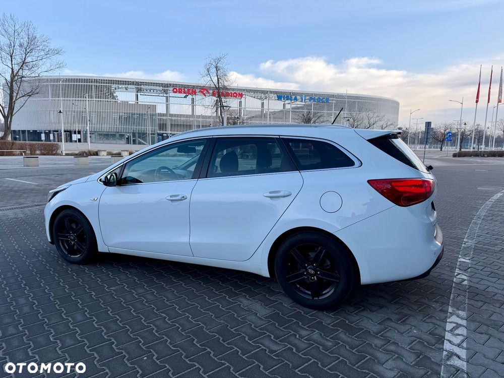 Kia Ceed - 10