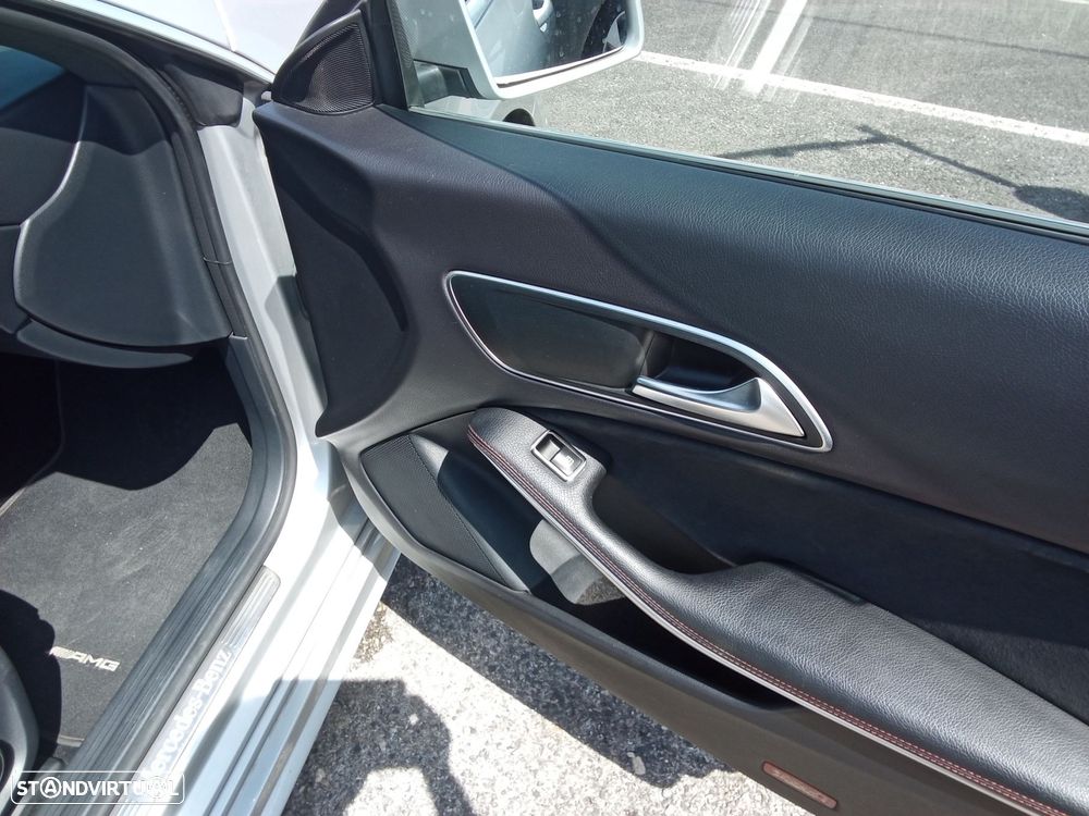 Mercedes-Benz CLA 180 d Shooting Brake AMG Line - 14
