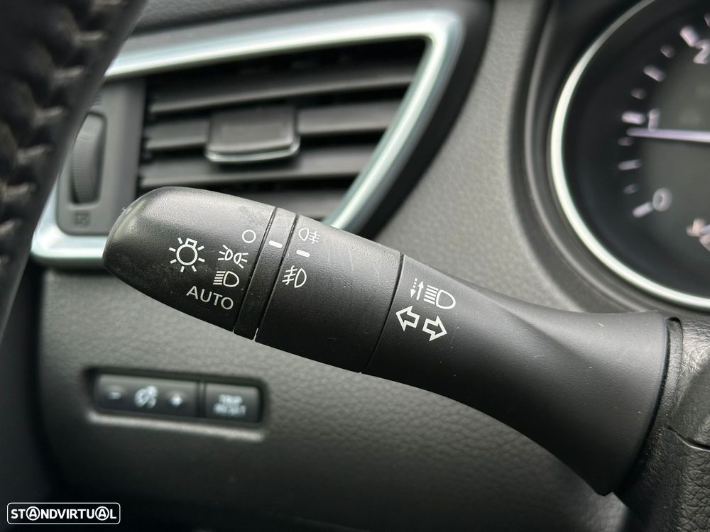 Nissan Qashqai 1.5 dCi N-Connecta 18 - 17