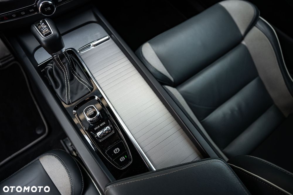 Volvo XC 60 D4 SCR R-Design - 17