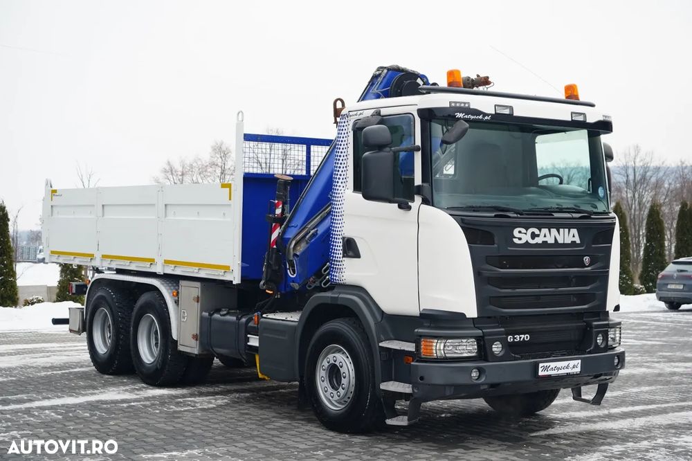 Scania G 370 / 6x4 / BASCULĂ SPATE + HIAB 144E S-3 HDS / RADIOCOMANDĂ / ROTATOARE / FURCĂ PENTRU PALEȚI / EURO 6 / - 10