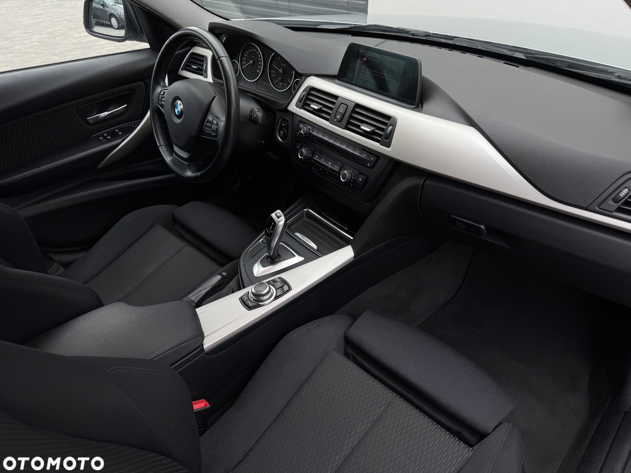 BMW Seria 3 318d Touring - 25